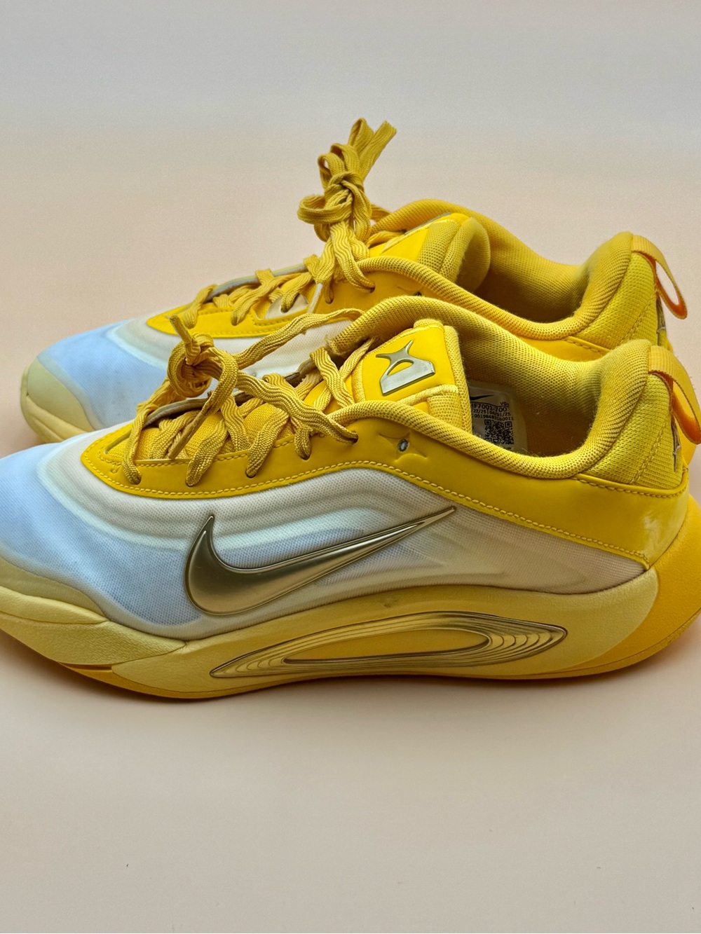 Nike HF7001-700 Kids 4.5Y / Women’s 6 Yellow White Sneakers EU 36.5 Pre-Owned - Picture 3 of 9